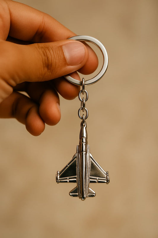 Jet Fighter Metal Keychain – Premium Aviation Accessory