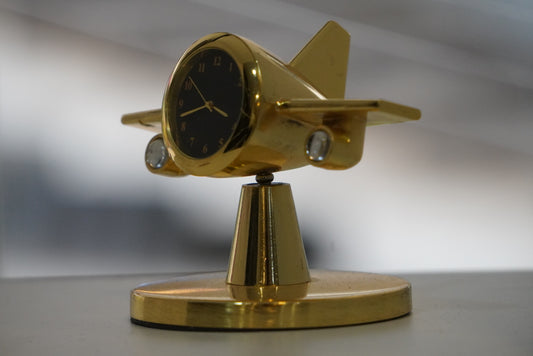 Jetsetter’s Luxury Airplane Table Clock