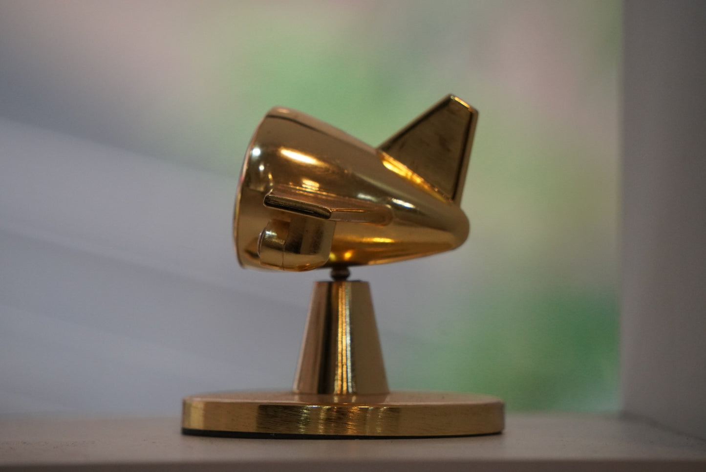 Jetsetter’s Luxury Airplane Table Clock