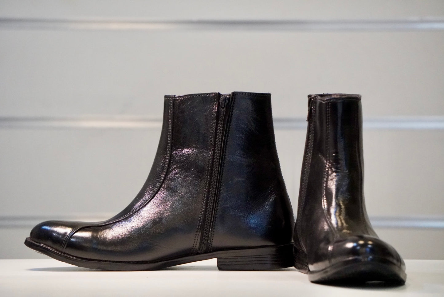 Ankle zip women boots