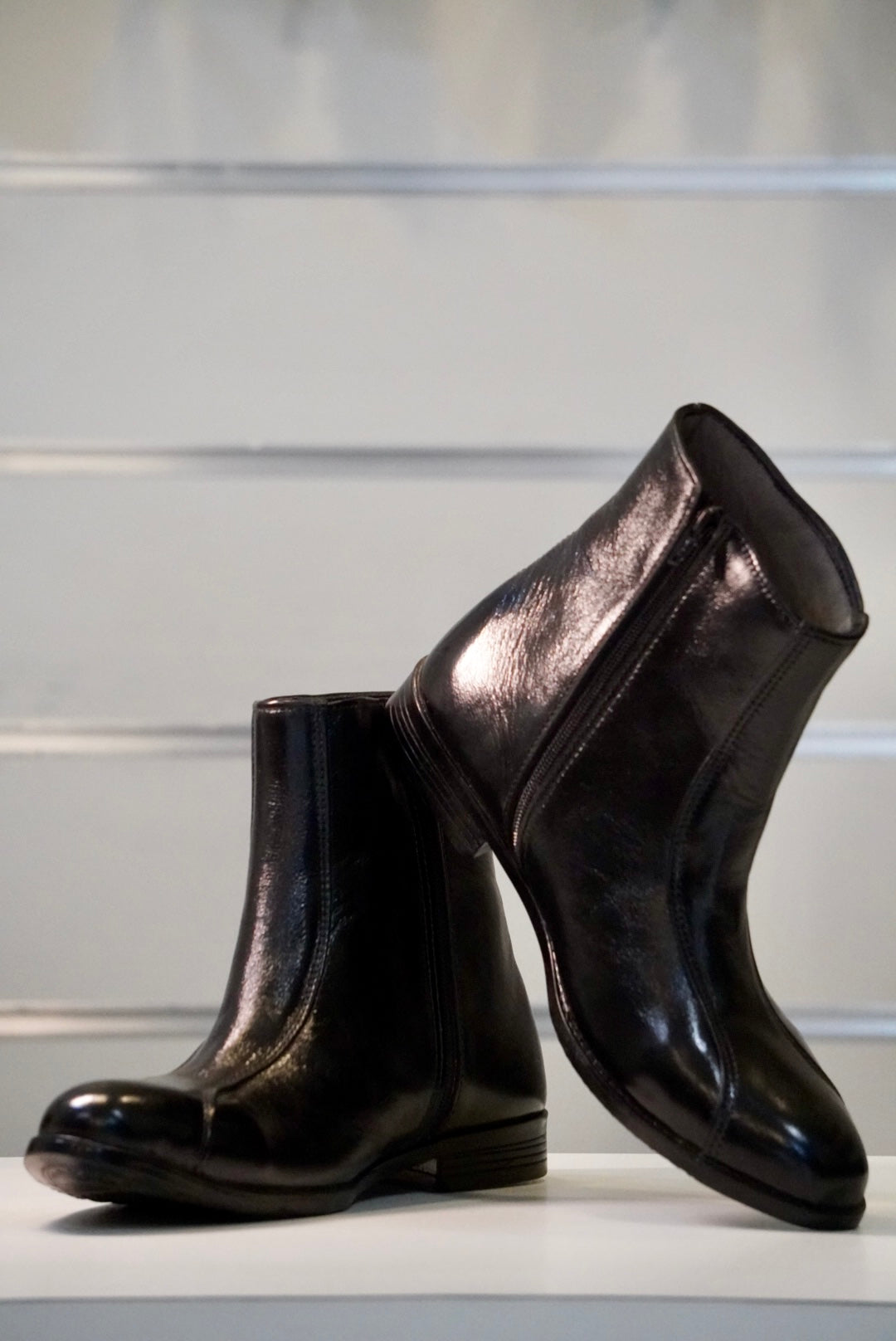 Ankle zip women boots