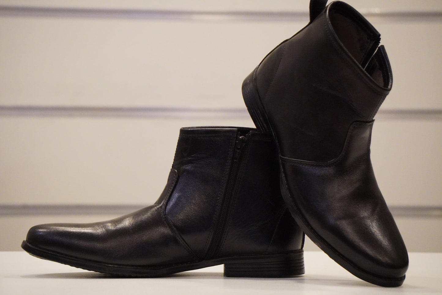 Ankle zip women boots