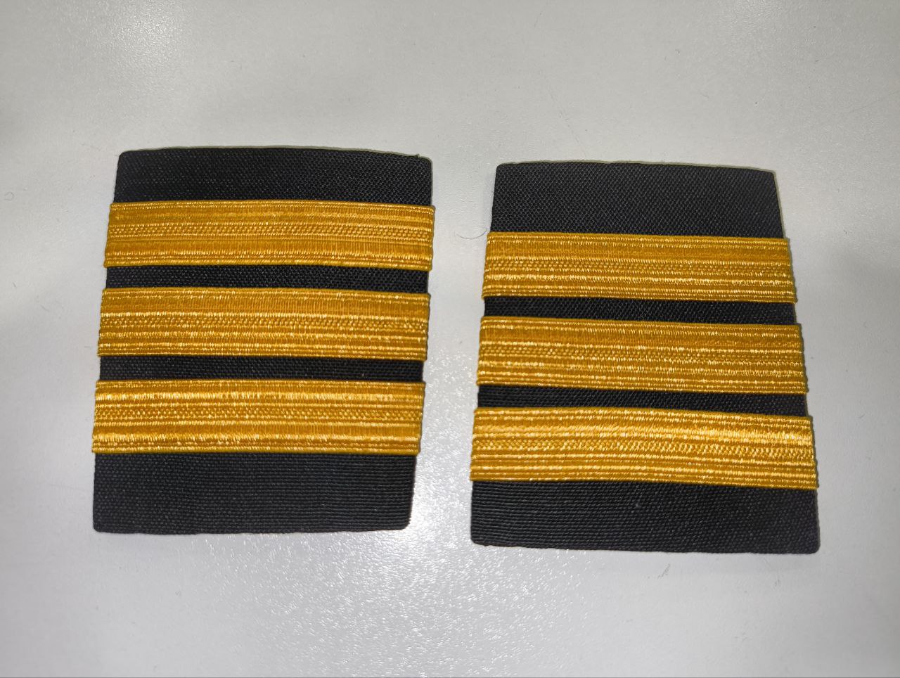 Pilot Uniform Shoulder Epaulettes (triple gold stripes)