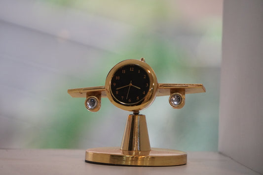 Jetsetter’s Luxury Airplane Table Clock